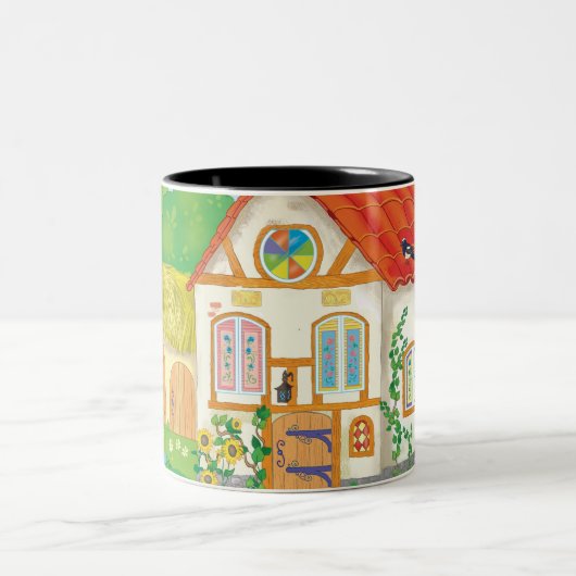 赤い屋根とパティオのある童話の漫画の家 ツートーンマグカップ (中央)