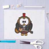 赤い帽子が付いているギターを演奏している白いおよび茶色のフクロウ 薄葉紙 (クラフト)