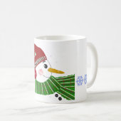 赤い帽子と緑のマフラーをつけた雪だるま コーヒーマグカップ (正面右)