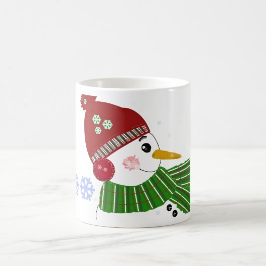 赤い帽子と緑のマフラーをつけた雪だるま コーヒーマグカップ (中央)