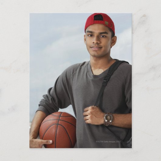 赤い帽子をかぶったバスケットのボールを持った若者 ポストカード (正面)
