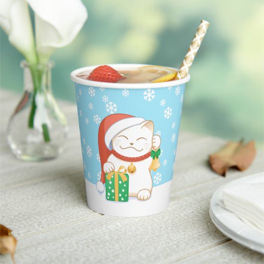 赤い帽子をかぶった白いクリスマス猫 紙コップ (インサイチュ)