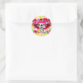 赤い帽子をかぶった笑う骨格女性 ラウンドシール (バッグ)