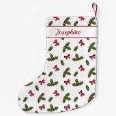 赤い弓とクリスマスホリーの植物のパターンと名前 スモールクリスマスストッキング (裏面)