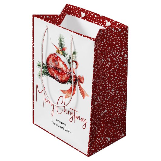 赤い弓とモミの枝を持つクリスマスオーナメント ミディアムペーパーバッグ (裏面アングル)
