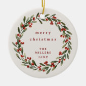 赤い弓を持つクリスマスの葉リース セラミックオーナメント (正面)