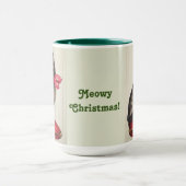 赤い弓を着て座るクリスマスの子猫 マグカップ (中央)