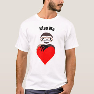 赤い恋を抱きしめるスロスのハート Tシャツ