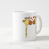 赤い愛のハートと2つのギラフェ。漫画 ジャンボコーヒーマグカップ (正面右)