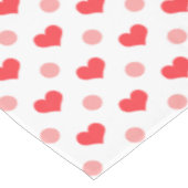 赤い愛のハート、パステルピンクの水玉模様パターン テーブルクロス (アングル)