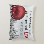 赤い感動的装飾のクリスマス引用文 アクセントクッション (裏面(縦))