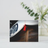 赤い房の付いたドアカーテン ポストカード (スタンド正面)