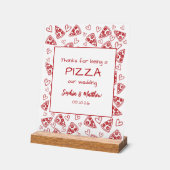 赤い手結婚で引いたパーティーの後のイタリアンピザ アクリルサイン (傾斜)