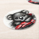 赤い手袋の中で休むコアラボクシング ラウンドペーパーコースター (アングル)
