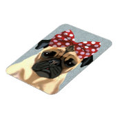 赤い斑点状の弓を頭2に付けたパグ マグネット (左側)