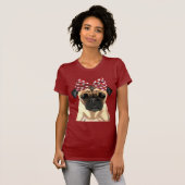 赤い斑点状の弓を頭2に付けたパグ Tシャツ (正面フル)