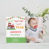 赤い旗のトラクターの誕生日招待状（写真付き） 招待状 (スタンド正面)