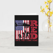 赤い旗を覚えて、みんなが配備されたことを思い出して カード (黄色い花)