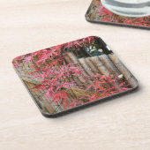 赤い日本のもじ葉と竹のフェンス コースター (左側)