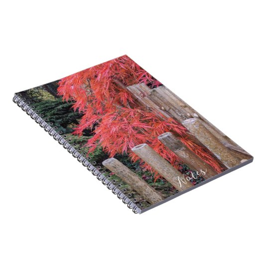 赤い日本のもじ葉と竹のフェンス ノートブック (右側)