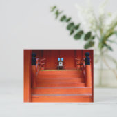 赤い日本の神社と2つの小さなターコイズ ポストカード (スタンド正面)