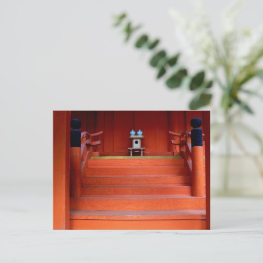 赤い日本の神社と2つの小さなターコイズ ポストカード (スタンド正面)