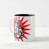 赤い星の背景のモトクロスのバイク ツートーンマグカップ (正面左)