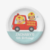 赤い普通消防車の誕生会の消防士の男の子 ペーパープレート (正面)