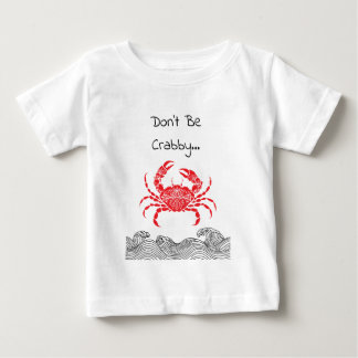 赤い曼荼羅のカニと波のTシャツ ベビーTシャツ