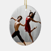 赤い服のオスおよびメスのモダンなダンサー セラミックオーナメント (右)