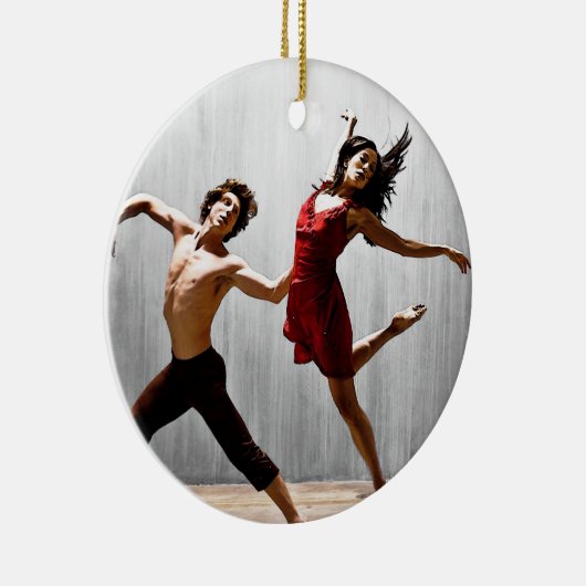 赤い服のオスおよびメスのモダンなダンサー セラミックオーナメント (右)