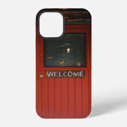 赤い木の閉じたドア iPhoneケース (裏面)