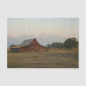 赤い木造の納屋が屋根を我々に傾けている 薄葉紙 (正面)