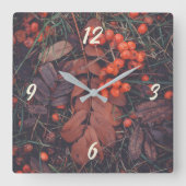 赤い果実と茶色の紅葉 スクエア壁時計 (正面)