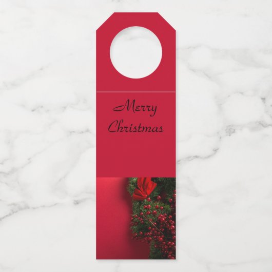 赤い果実を持つクリスマスリース ボトルネックタグ (正面)