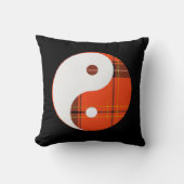 赤い格子縞と白い陰陽 クッション (正面)