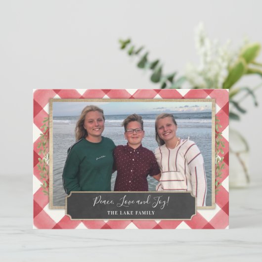 赤い格子縞と素朴な木の写真のホリデーカード 案内状 (スタンド正面)