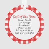 赤い格子縞の水色リースファミリー年レビュー オーナメント (裏面)