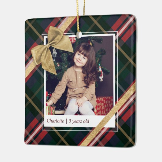 赤い格子縞の贈り物包まれたと金ゴールド弓の現在の写真 セラミックオーナメント (左)