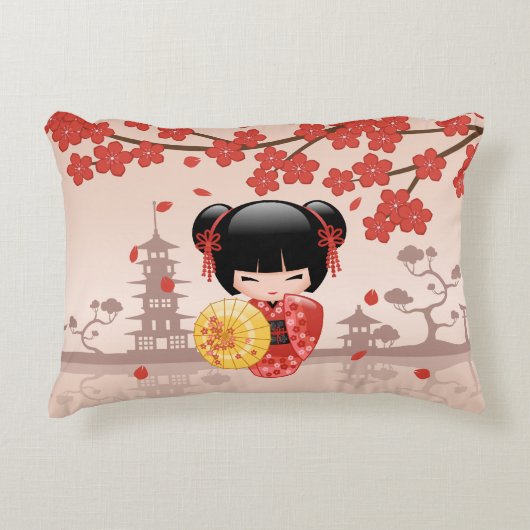 赤い桜こけし人形 - 日本の芸者 アクセントクッション (正面)