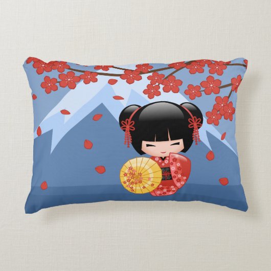 赤い桜こけし人形 - 日本の芸者 アクセントクッション (正面)