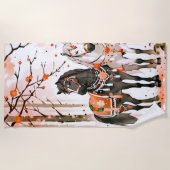 赤い森の中の馬 ビーチタオル (正面)