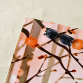 赤い森の中の馬 ビーチタオル (インサイチュ)