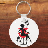 赤い椅子に座っている女性のグラフィックなシルエット キーホルダー (正面)