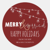 赤い楽しい＆結婚した新婚夫婦のハッピーホリデー ラウンドシール (正面)
