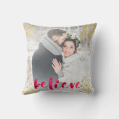 赤い水の色と金ゴールド 信じ | 2枚の写真 クッション (裏面)