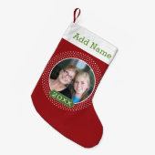 赤い水玉模様とカスタム年の写真 スモールクリスマスストッキング (正面 (吊り時))