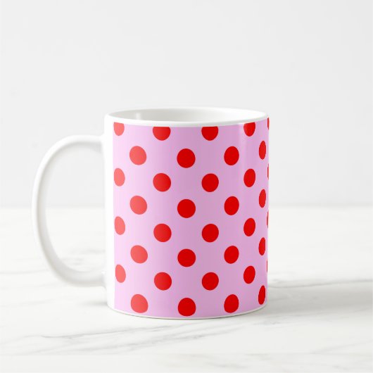 赤い水玉模様の背景(ピンク) コーヒーマグカップ (左)