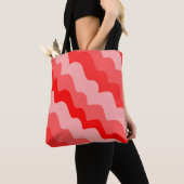 赤い波の海波のグラデーション トートバッグ (クローズアップ)