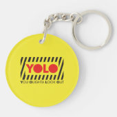 赤い注意を用いるYOLO キーホルダー (裏面)